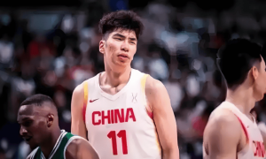原创 
            砍17分+绝平三分！中国男篮22岁2米23中锋闪耀：留洋练级利好